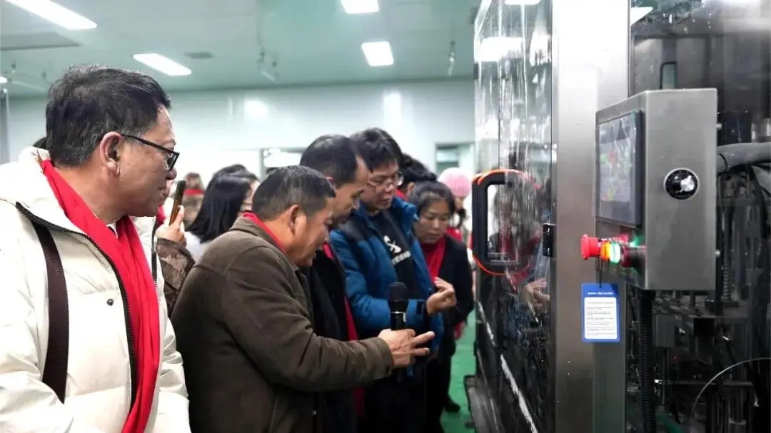 日产20万瓶辣椒酱！疏附县一辣椒深加工企业开业投产(图2)